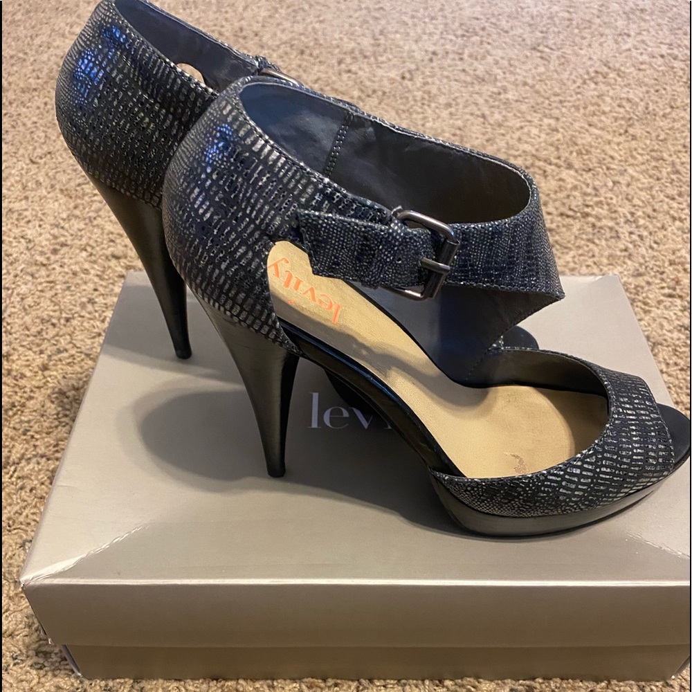 Levity Edda heels in Graphite size 10